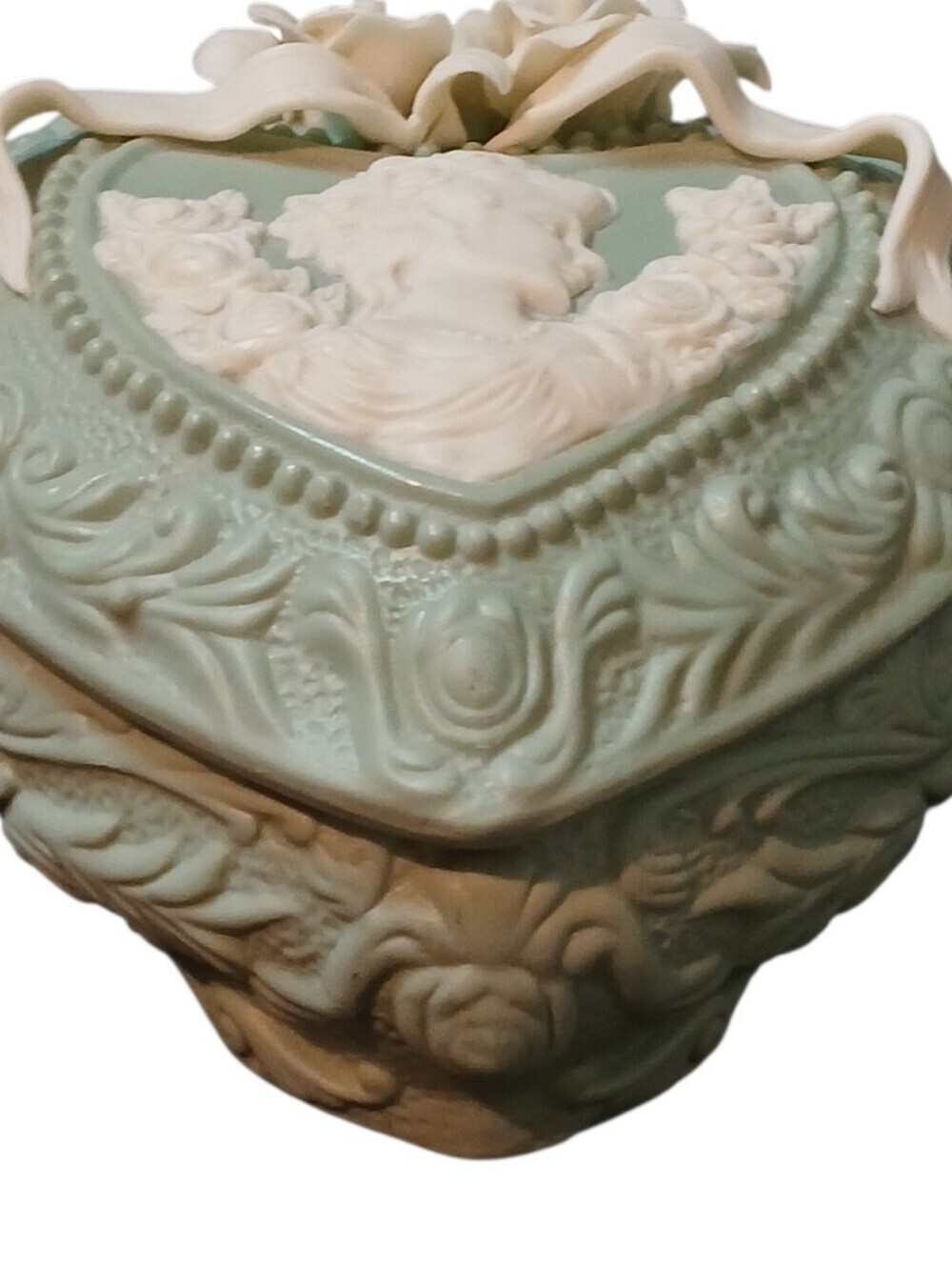 Vintage Ceramic & Faux Ivory Roses & Ladies Bust Jewelry Box Shaped Like A Heart - Picture 11 of 15